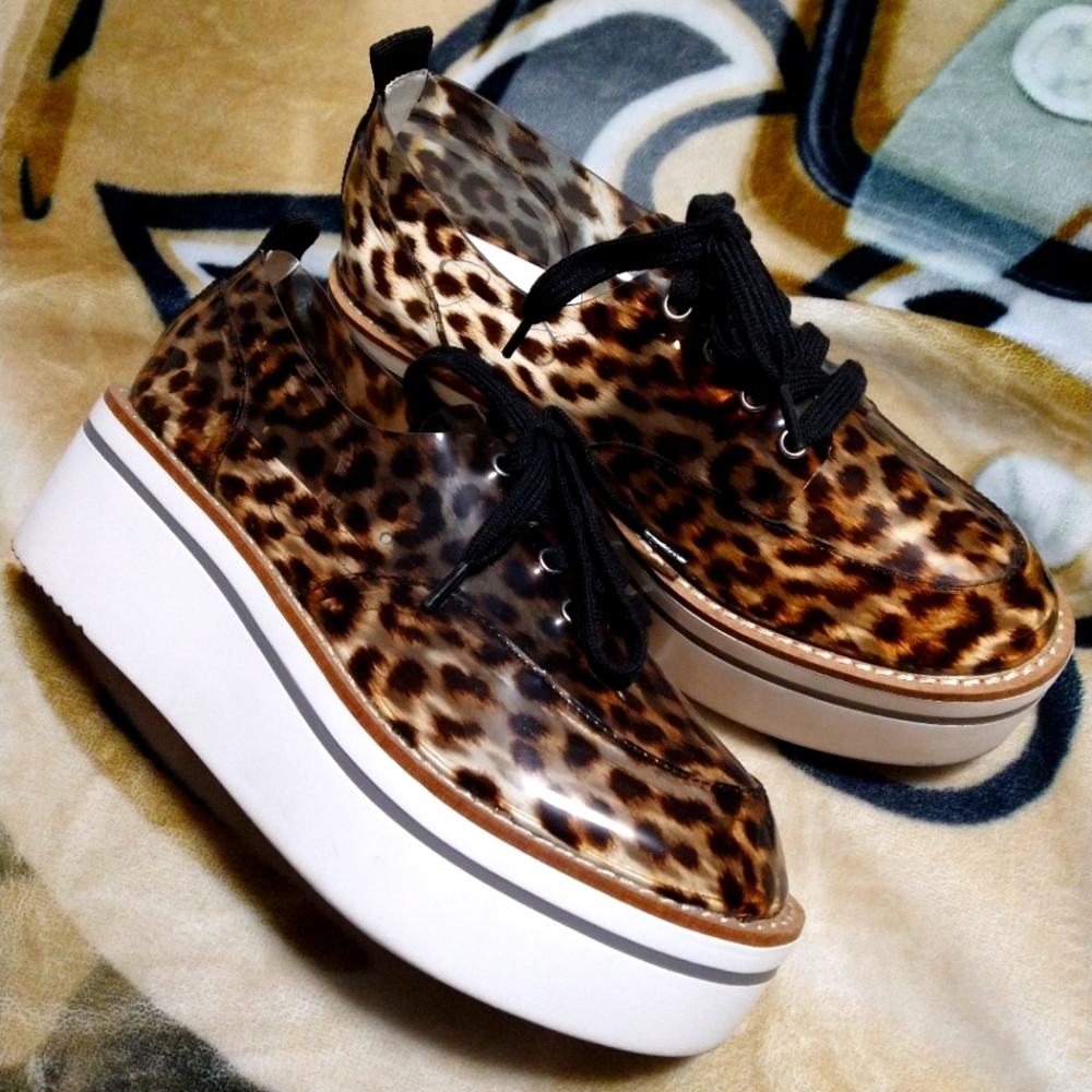 Jessica Simpson platform shoe